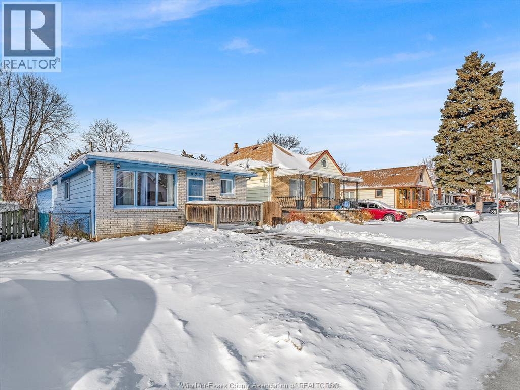 979 Mckay Avenue, Windsor, ON - Outdoor With Facade