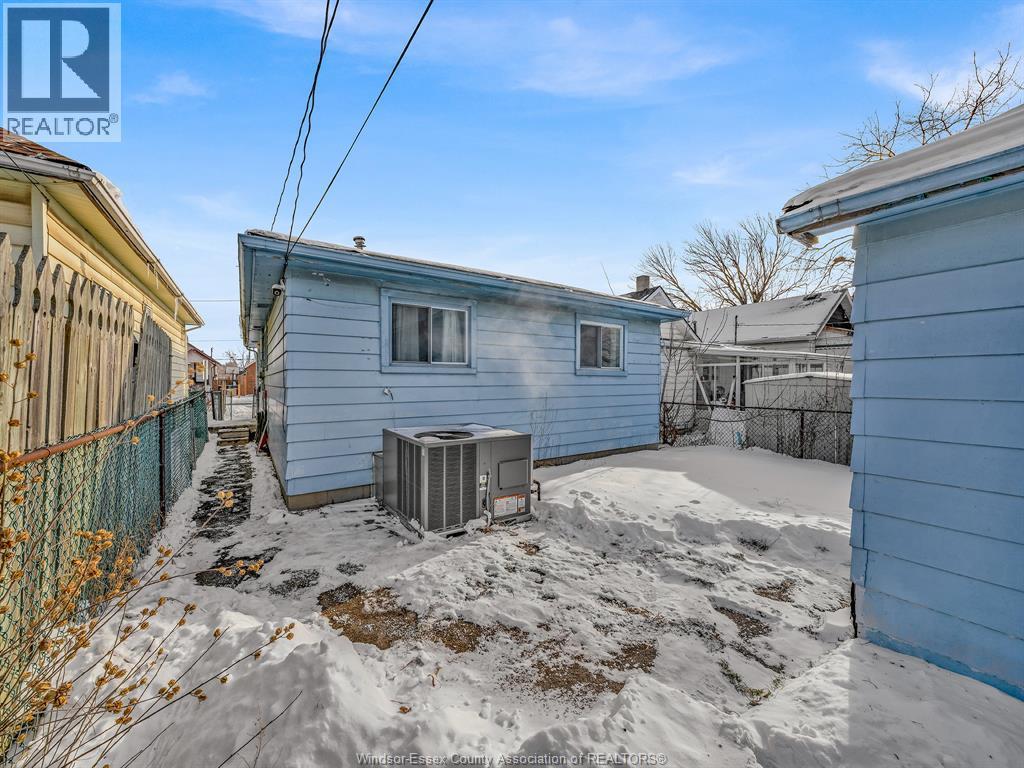 979 Mckay Avenue, Windsor, ON - Outdoor With Exterior