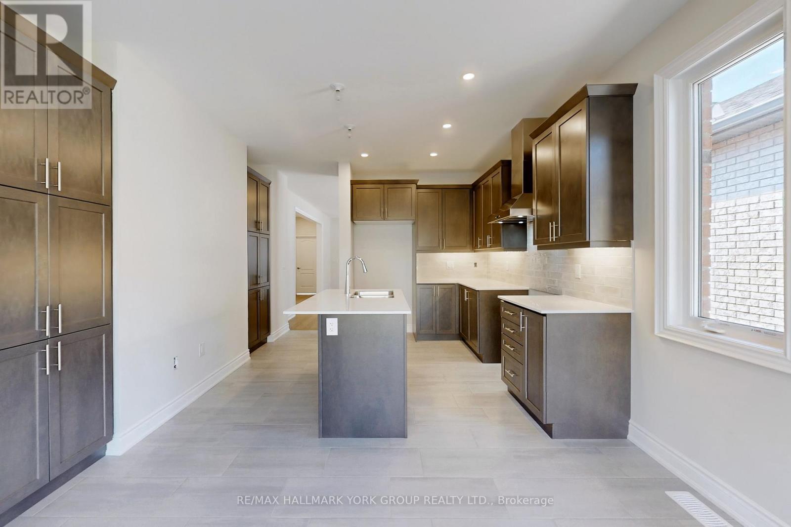 2966 Monarch Drive, Orillia, ON - Indoor Photo Showing Kitchen