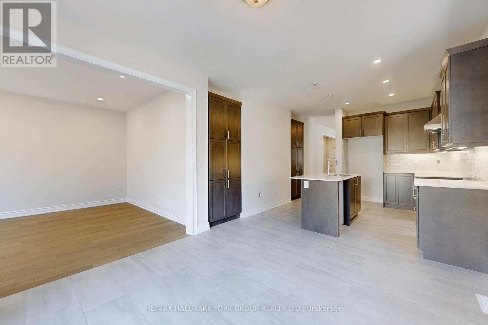 2966 Monarch Drive, Orillia, ON - Indoor Photo Showing Kitchen