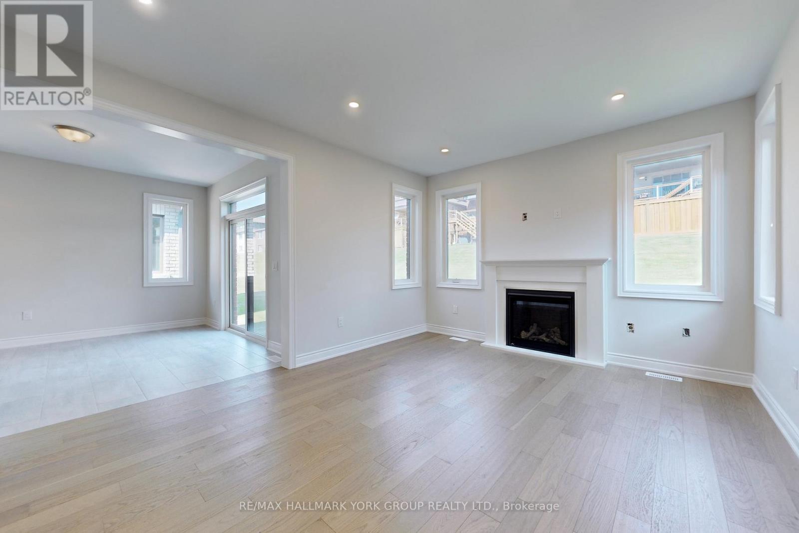 2966 Monarch Drive, Orillia, ON - Indoor Photo Showing Living Room With Fireplace