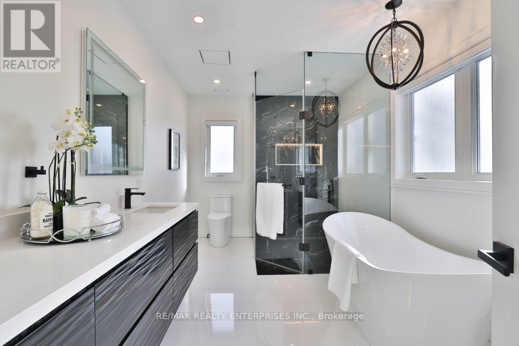 1438 Garnet Avenue, Mississauga, ON - Indoor Photo Showing Bathroom