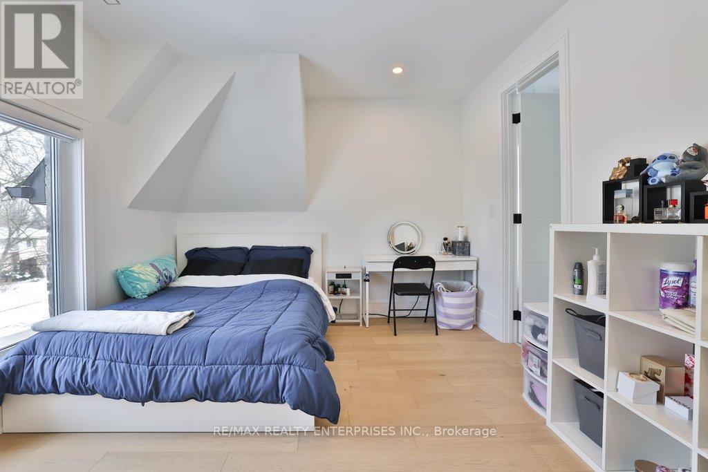 1438 Garnet Avenue, Mississauga, ON - Indoor Photo Showing Bedroom