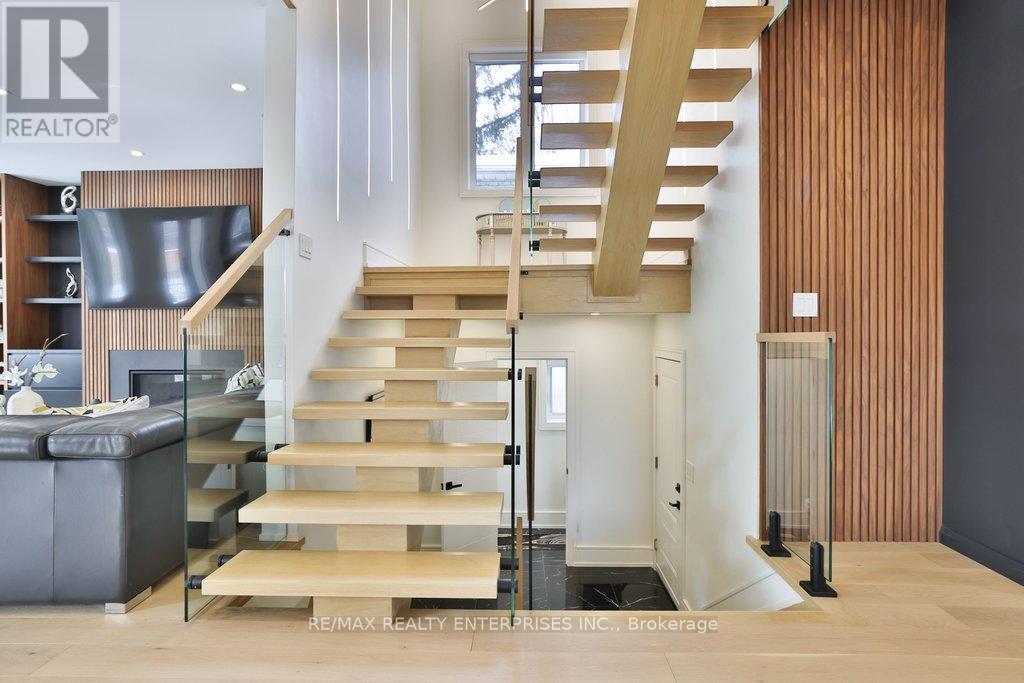 1438 Garnet Avenue, Mississauga, ON - Indoor Photo Showing Other Room