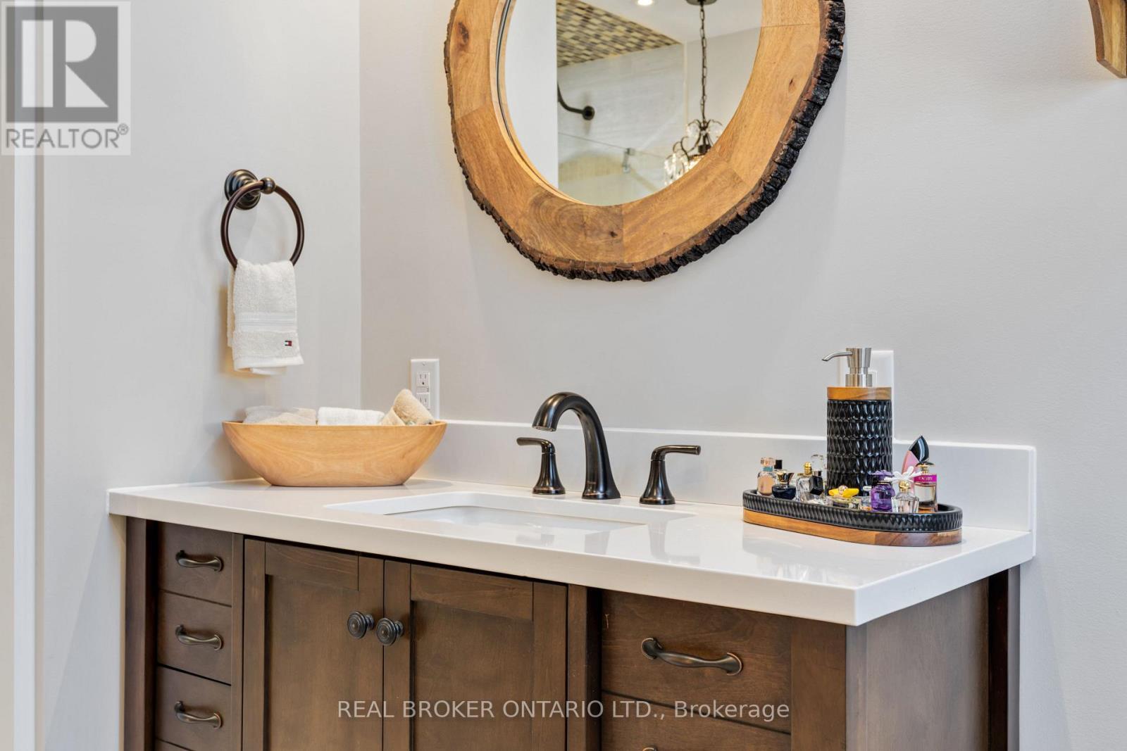 Ensuite w Heated Flooring - 13 Pine Tree Crescent, Brampton, ON - Indoor Photo Showing Bathroom