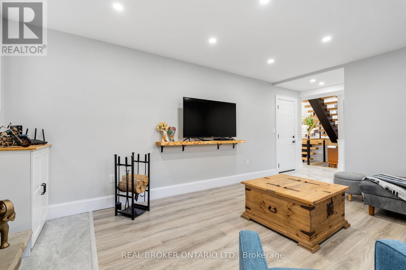 New Flooring Throughout - 13 Pine Tree Crescent, Brampton, ON - Indoor