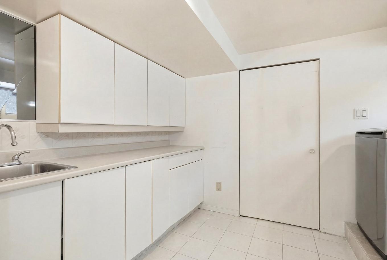 Laundry room - 542 Boul. Brassard, Chambly, QC - Indoor Photo Showing Kitchen