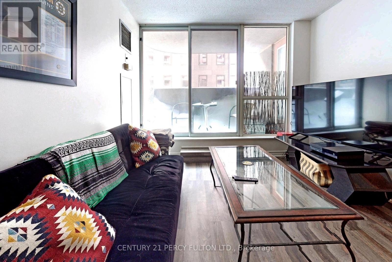 703 - 736 Bay Street, Toronto, ON - Indoor Photo Showing Living Room