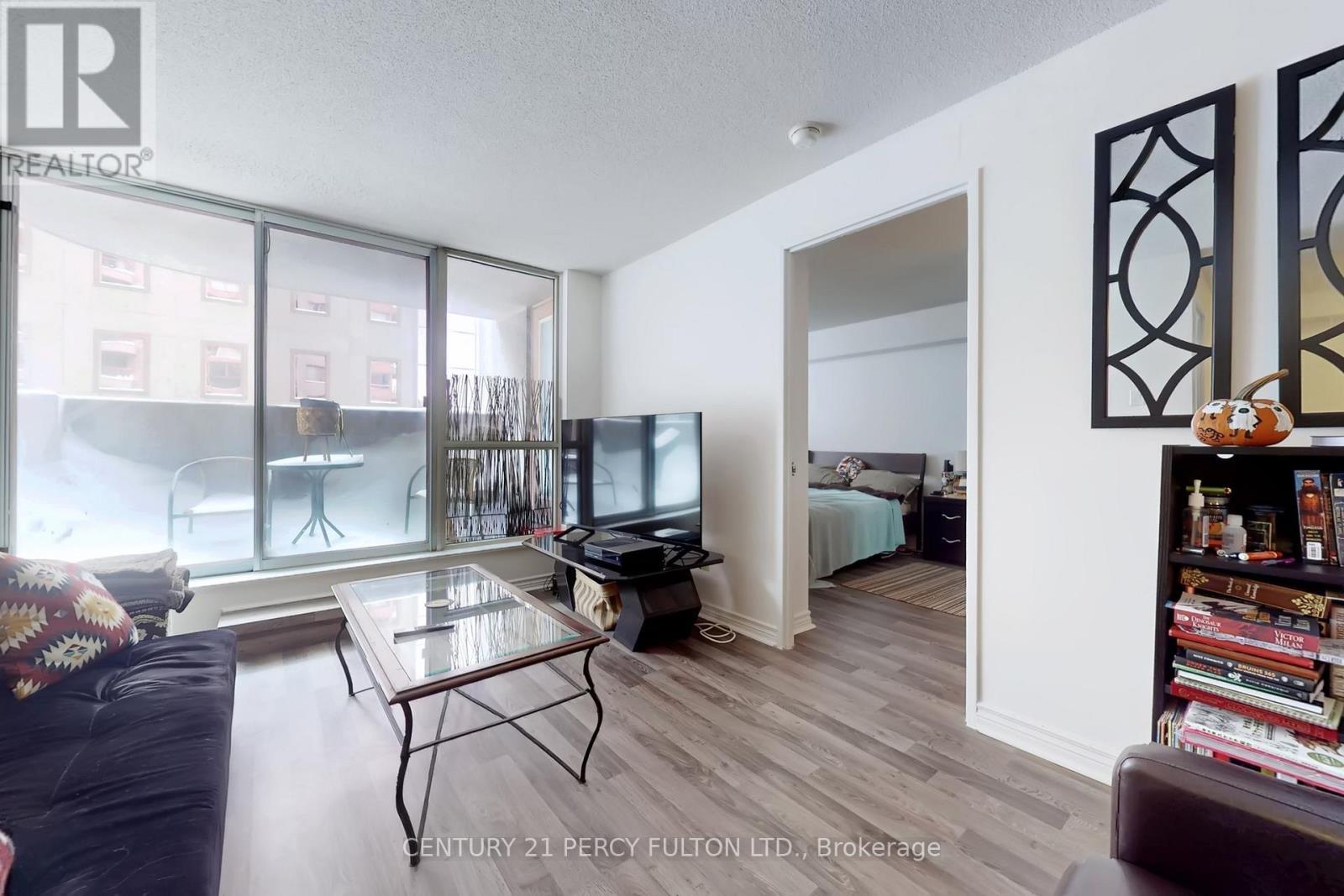 703 - 736 Bay Street, Toronto, ON - Indoor Photo Showing Living Room