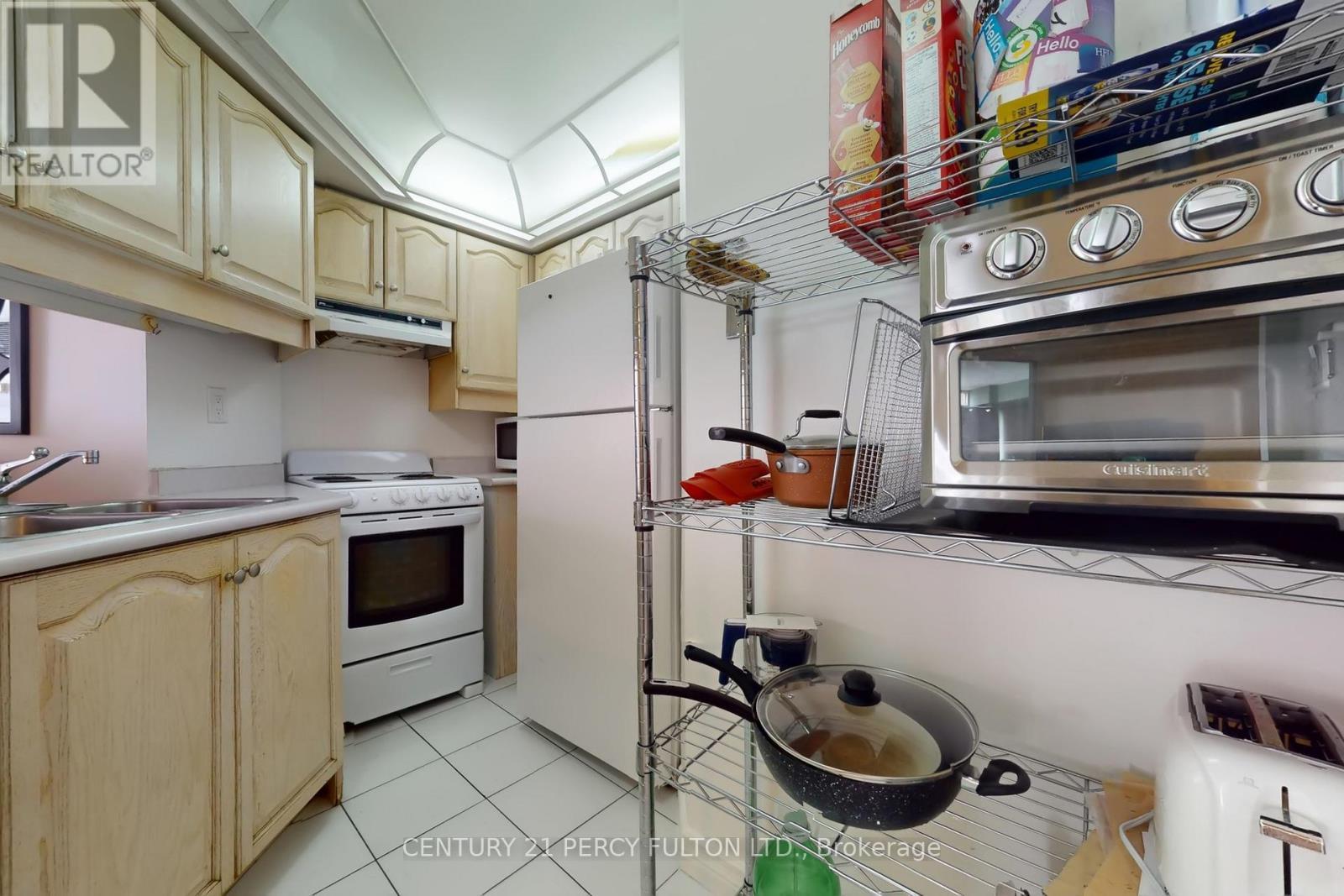 703 - 736 Bay Street, Toronto, ON - Indoor Photo Showing Kitchen With Double Sink