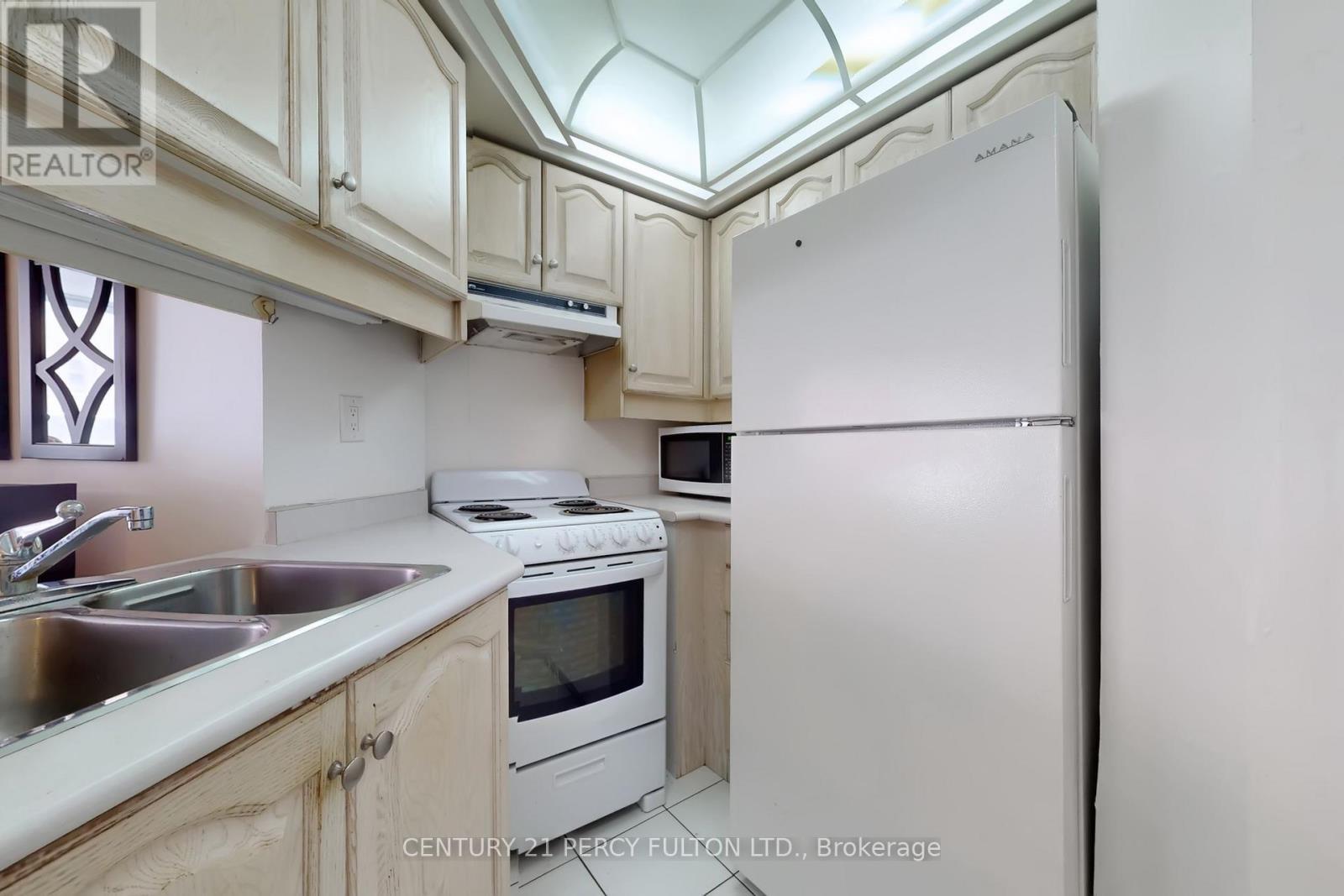 703 - 736 Bay Street, Toronto, ON - Indoor Photo Showing Kitchen With Double Sink