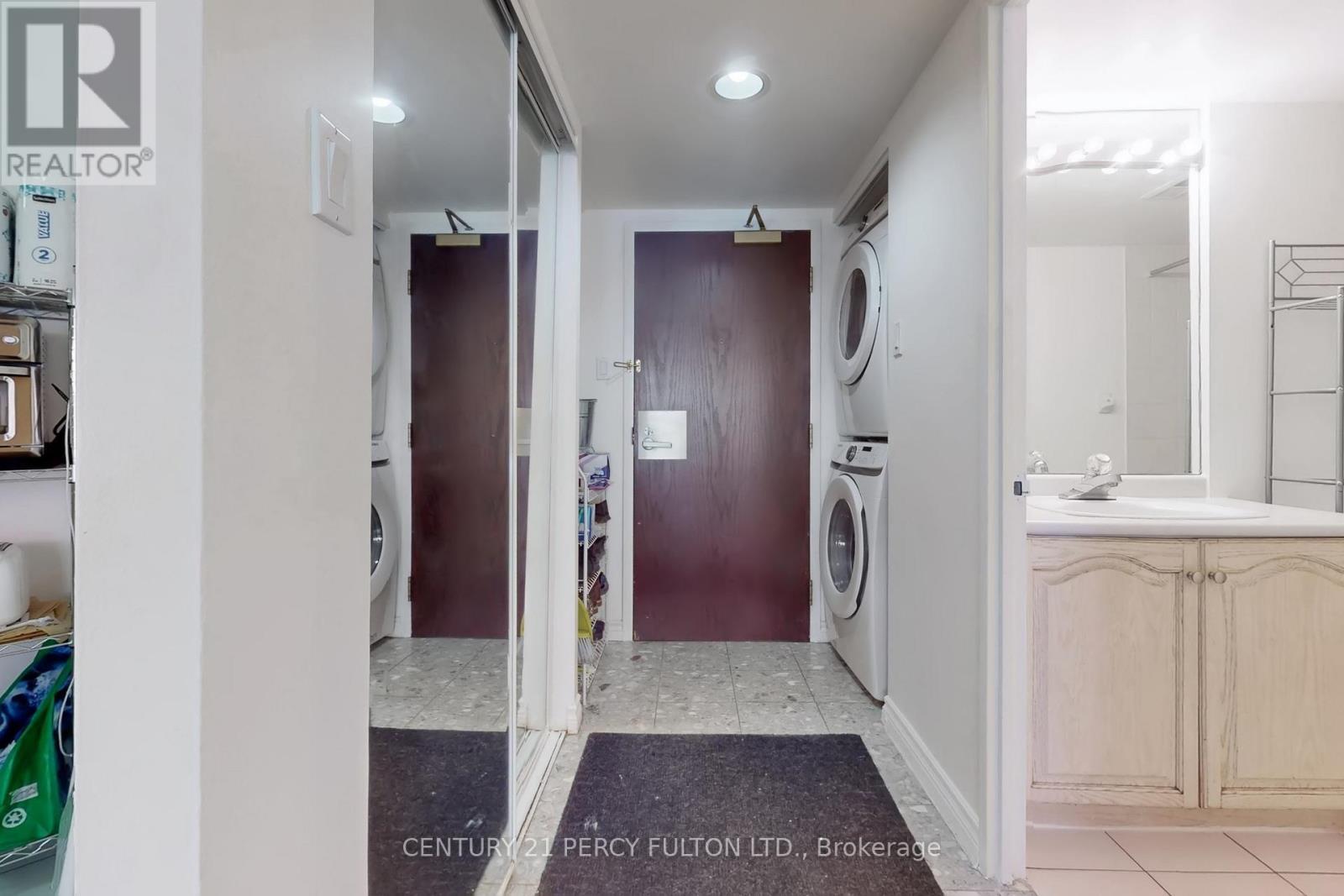 703 - 736 Bay Street, Toronto, ON - Indoor Photo Showing Laundry Room