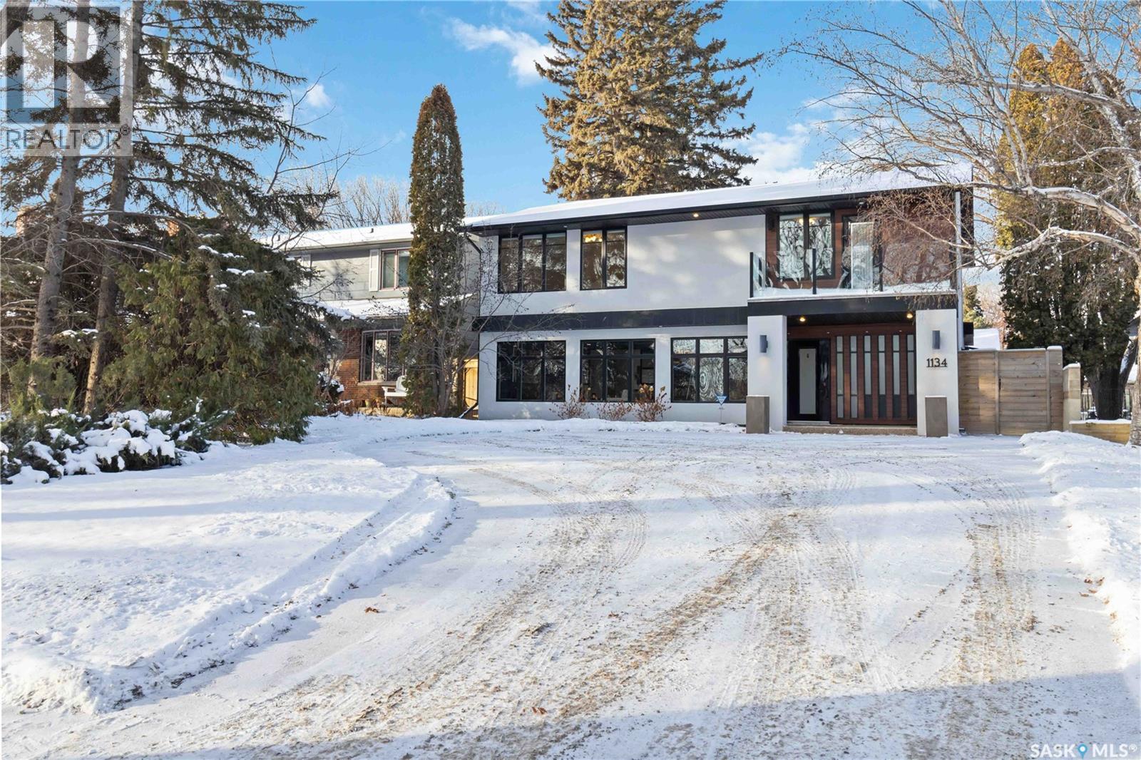 1134 Spadina Crescent E, Saskatoon, SK - Outdoor With Facade
