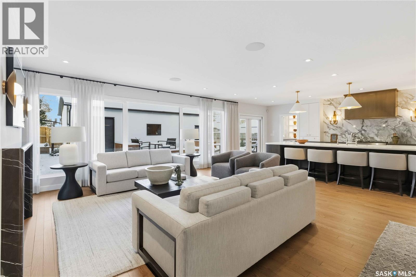 1134 Spadina Crescent E, Saskatoon, SK - Indoor Photo Showing Living Room