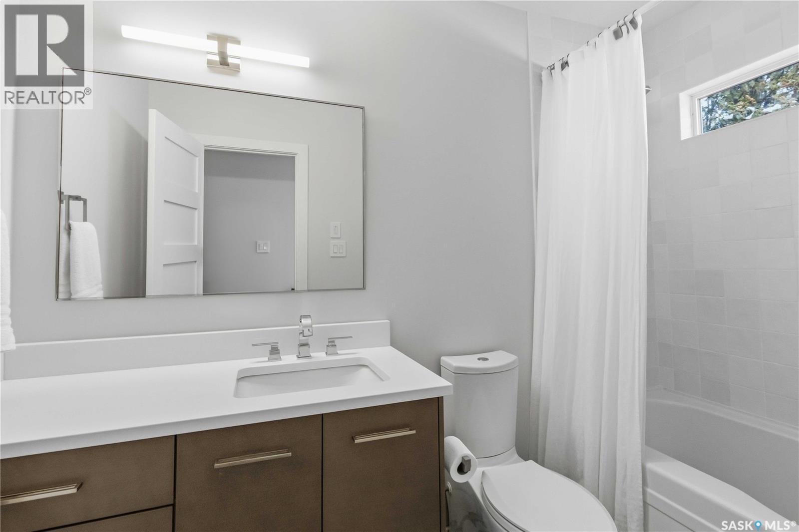 1134 Spadina Crescent E, Saskatoon, SK - Indoor Photo Showing Bathroom