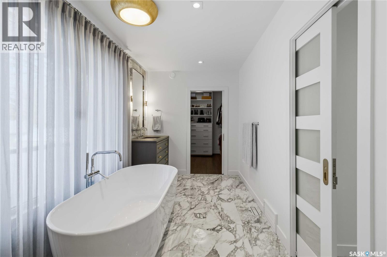 1134 Spadina Crescent E, Saskatoon, SK - Indoor Photo Showing Bathroom