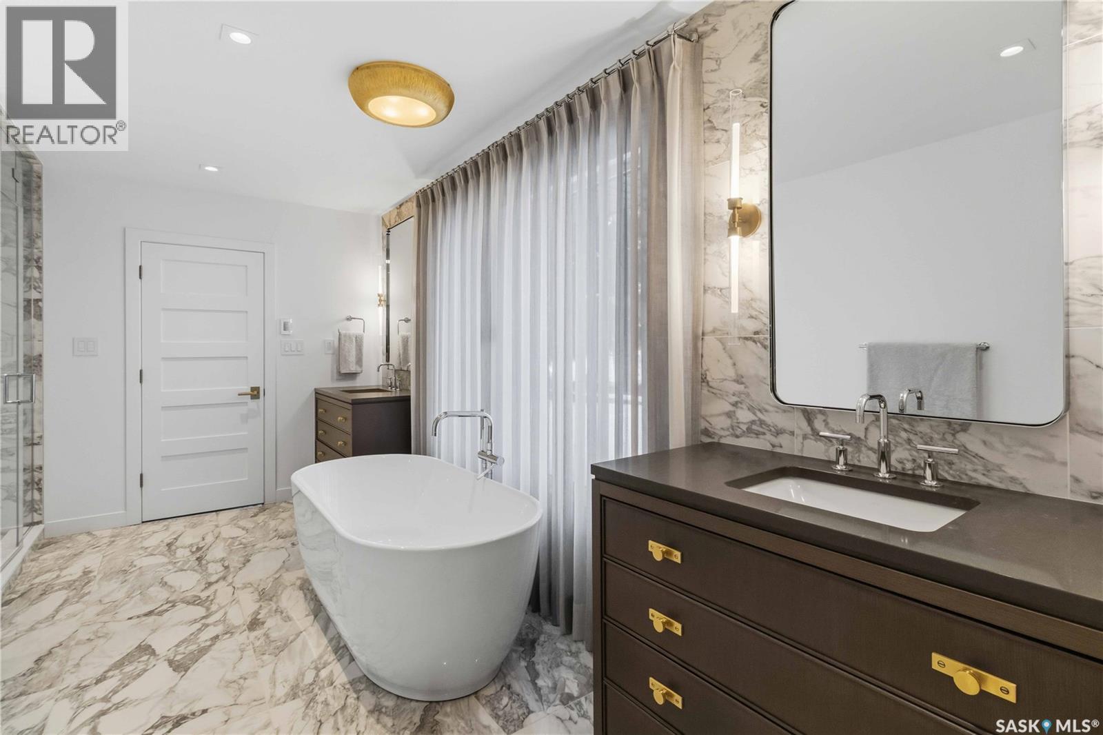 1134 Spadina Crescent E, Saskatoon, SK - Indoor Photo Showing Bathroom