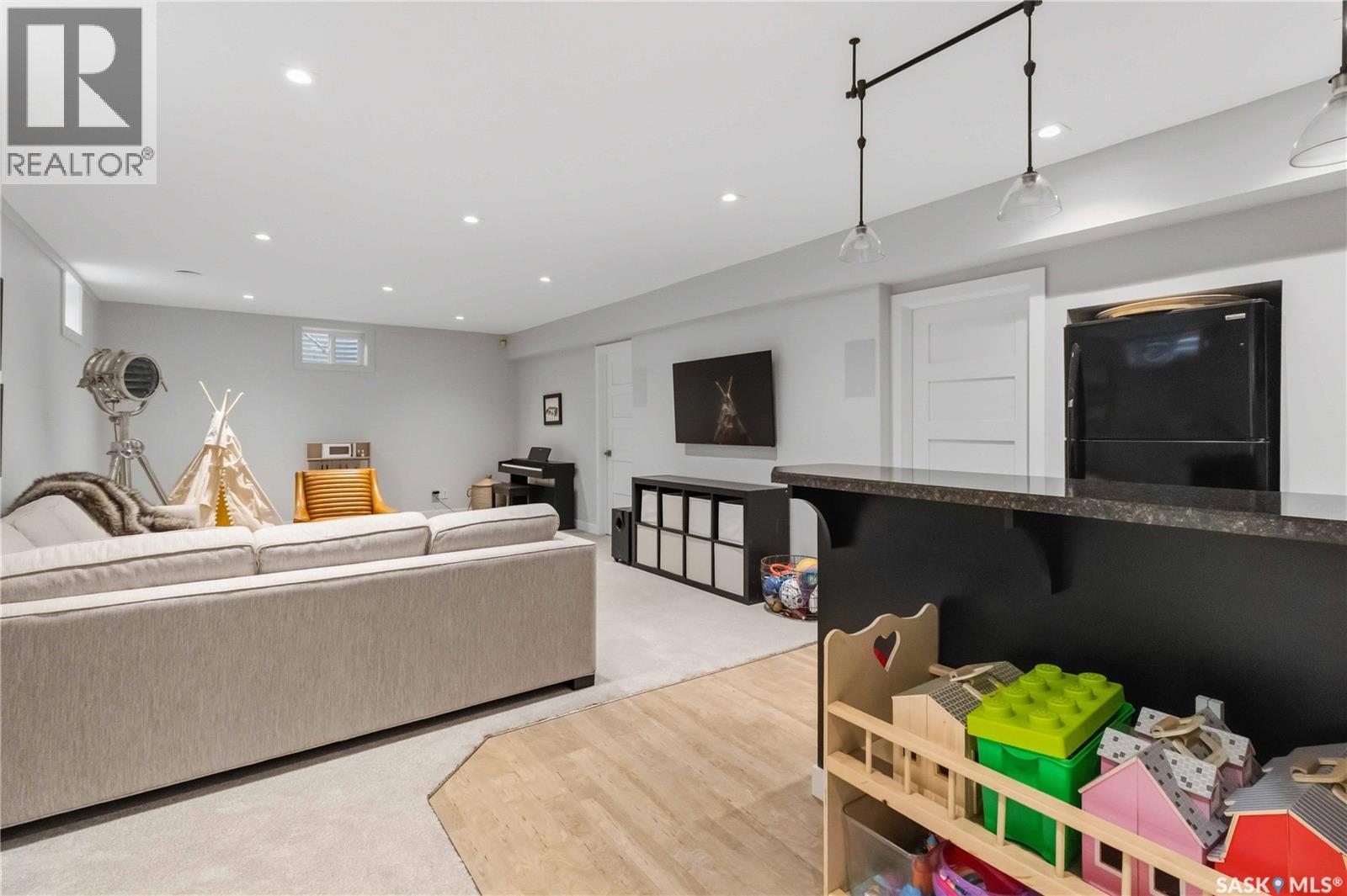 1134 Spadina Crescent E, Saskatoon, SK - Indoor