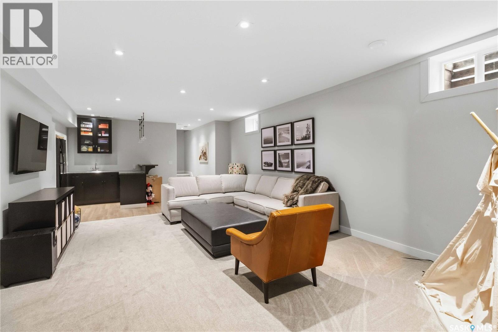 1134 Spadina Crescent E, Saskatoon, SK - Indoor