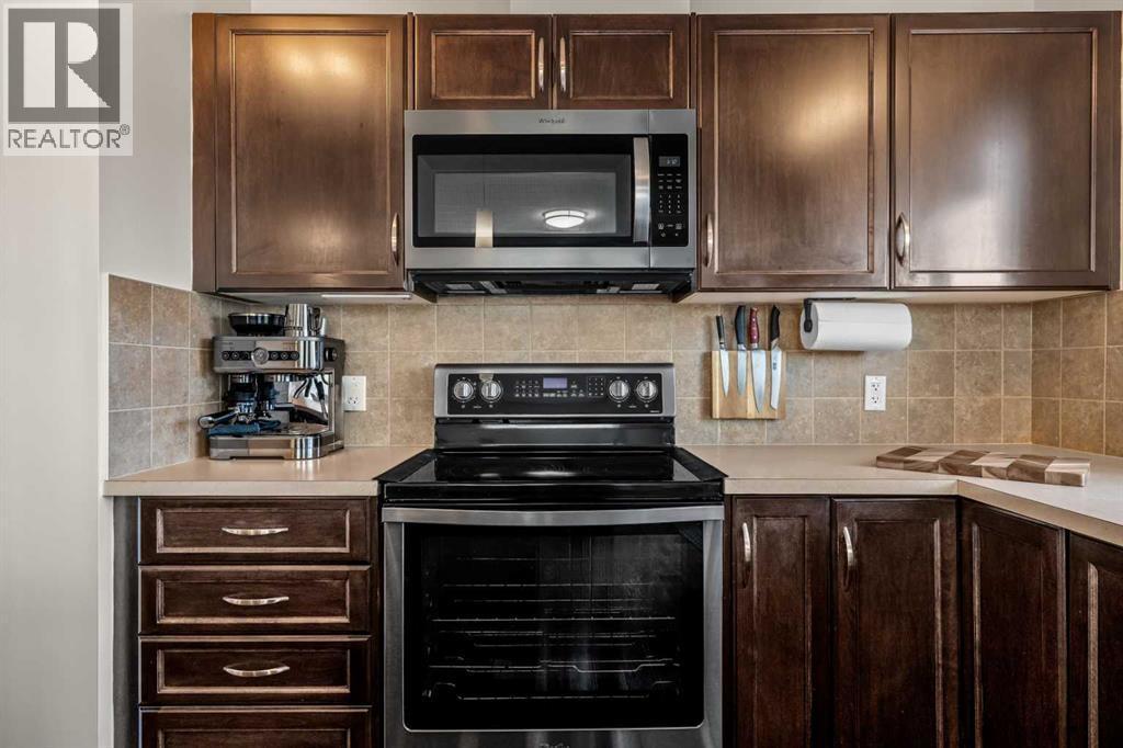 32 Auburn Bay Boulevard Se, Calgary, AB - Indoor Photo Showing Kitchen