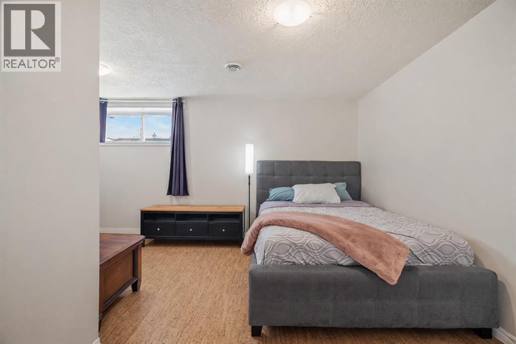 32 Auburn Bay Boulevard Se, Calgary, AB - Indoor Photo Showing Bedroom