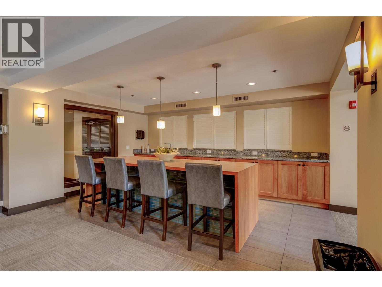 1099 Sunset Drive Unit# 341, Kelowna, BC - Indoor Photo Showing Dining Room