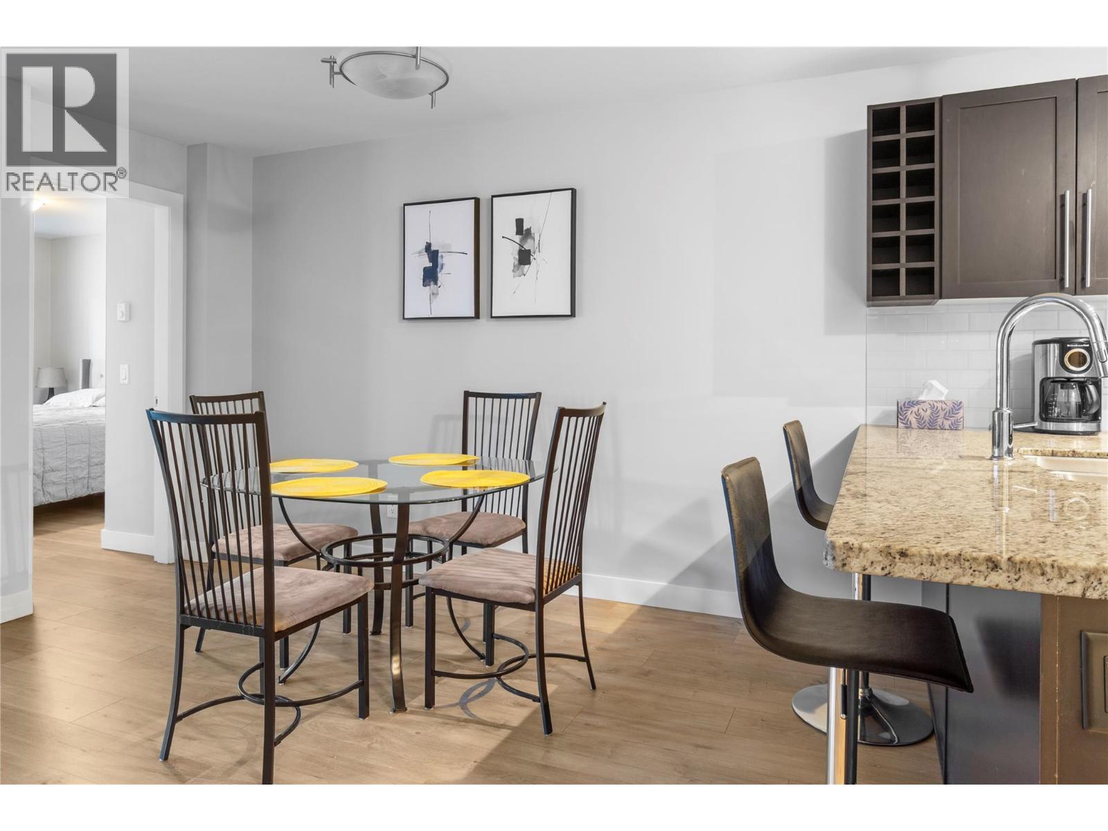 1099 Sunset Drive Unit# 341, Kelowna, BC - Indoor Photo Showing Dining Room