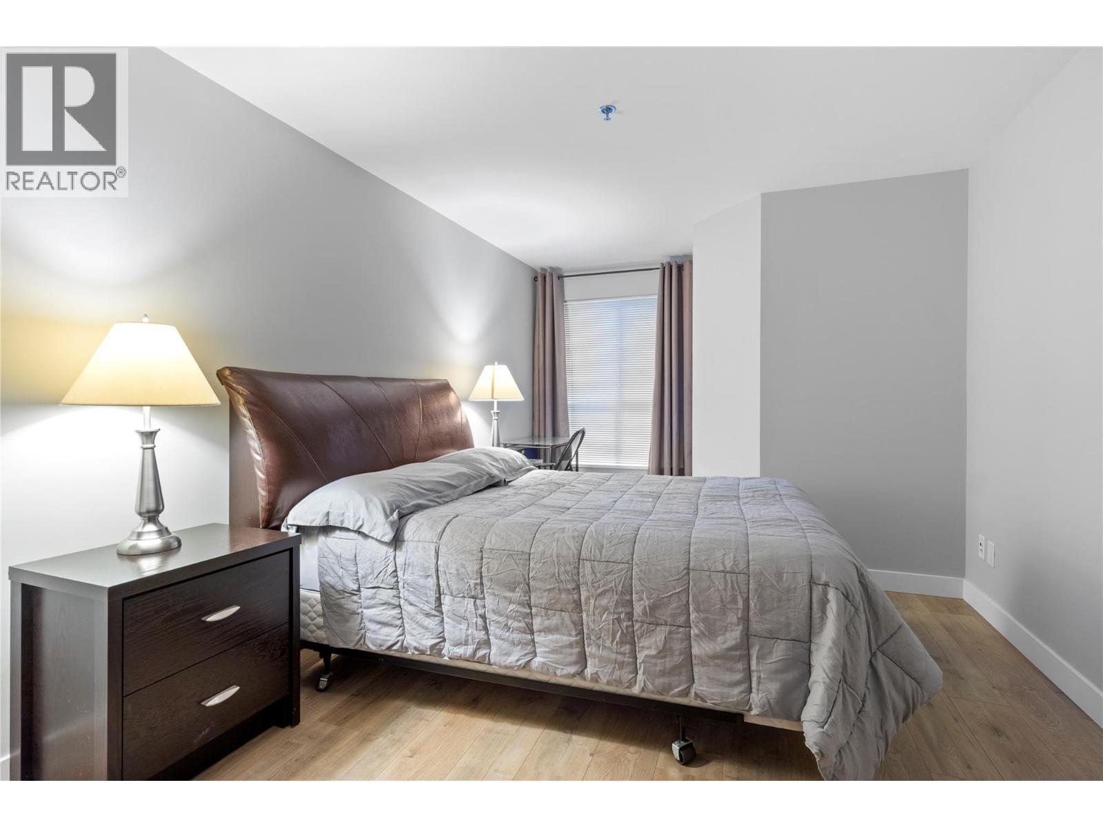 1099 Sunset Drive Unit# 341, Kelowna, BC - Indoor Photo Showing Bedroom