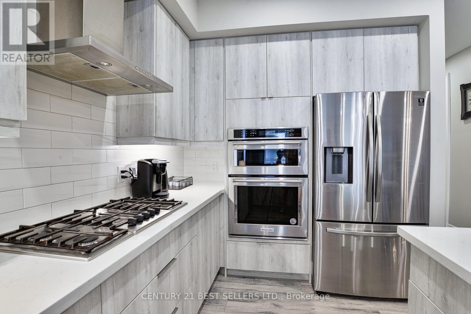 181 Anglo Street, Bracebridge, ON - Indoor Photo Showing Kitchen With Upgraded Kitchen