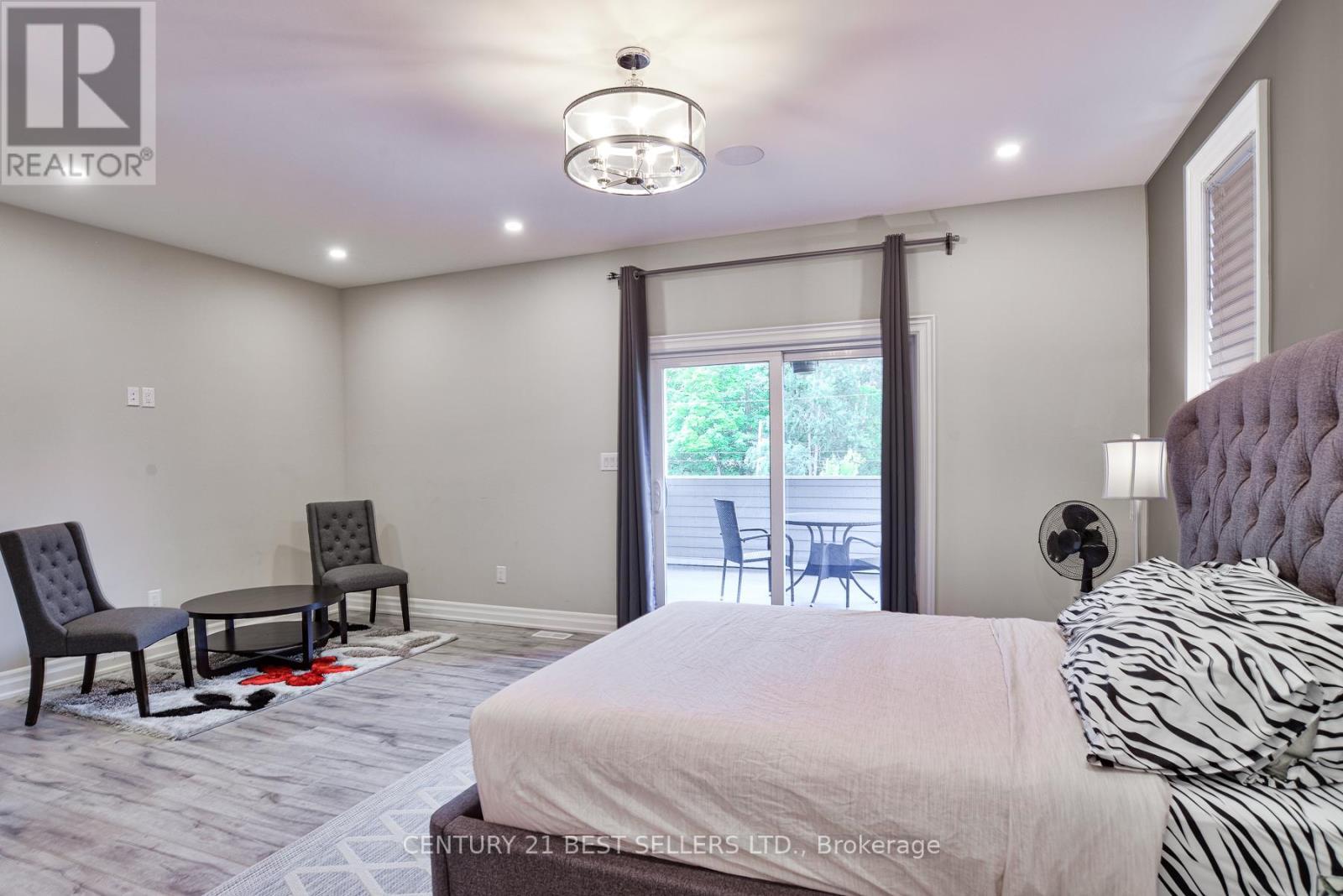 181 Anglo Street, Bracebridge, ON - Indoor Photo Showing Bedroom