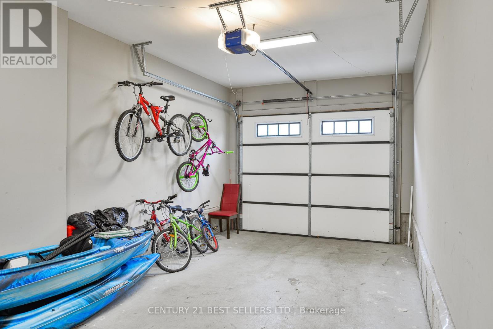 181 Anglo Street, Bracebridge, ON - Indoor Photo Showing Garage