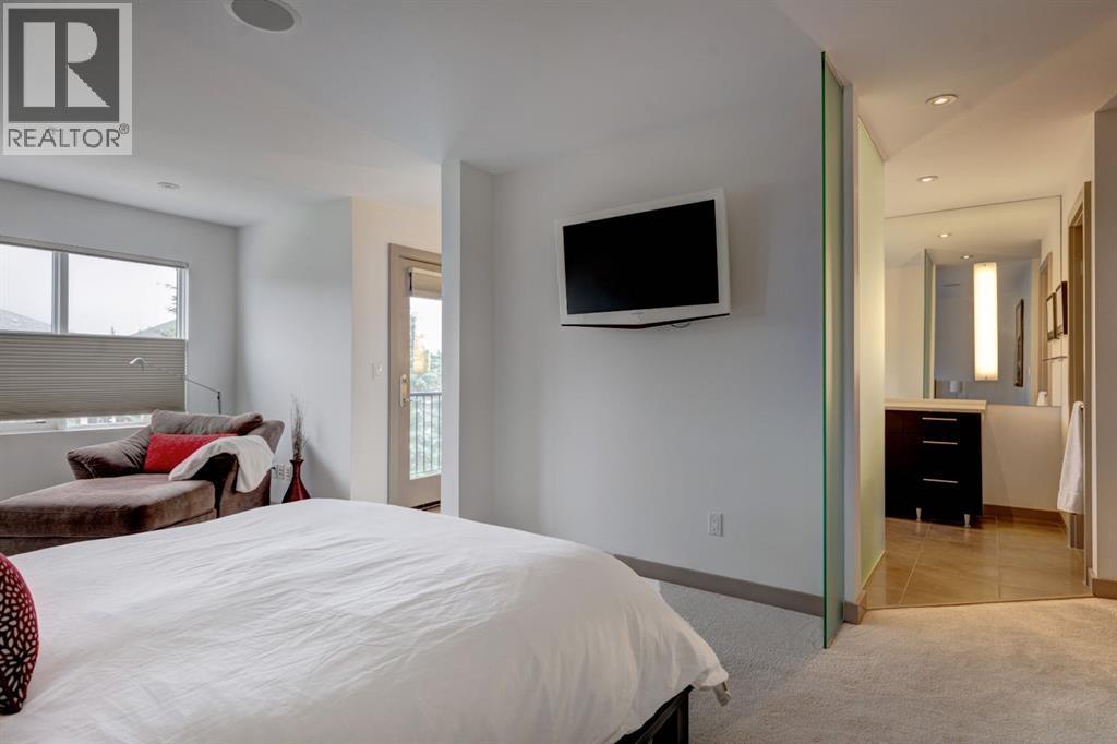 primary bedroom - 416 Aspen Meadows Hill Sw, Calgary, AB - Indoor Photo Showing Bedroom