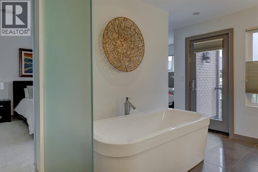 access to bedroom balcony - 416 Aspen Meadows Hill Sw, Calgary, AB - Indoor Photo Showing Bathroom