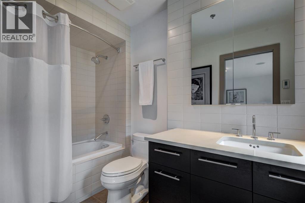 2nd bedroom ensuite - 416 Aspen Meadows Hill Sw, Calgary, AB - Indoor Photo Showing Bathroom
