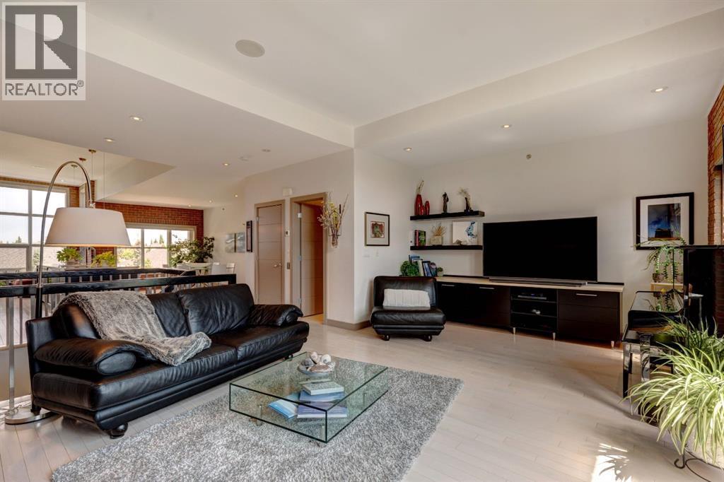 open and bright - 416 Aspen Meadows Hill Sw, Calgary, AB - Indoor Photo Showing Living Room