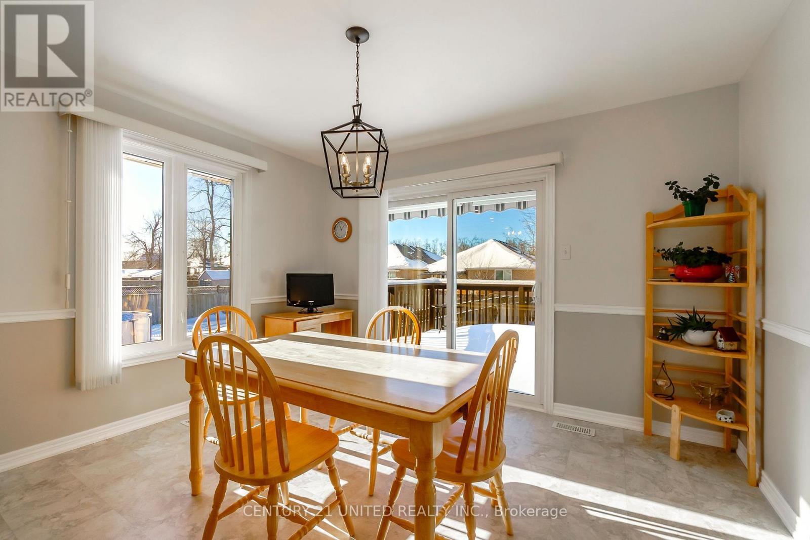 2451 Denure Drive, Peterborough (Monaghan Ward 2), ON - Indoor Photo Showing Dining Room