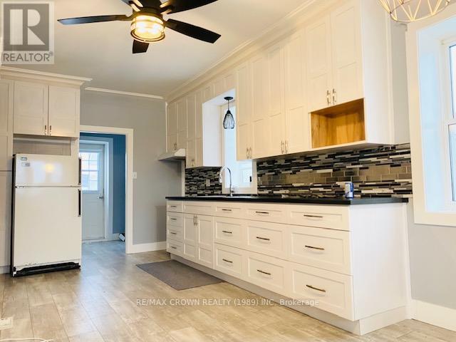 175 Mgr Proulx Avenue, Mattice-Val Cote, ON - Indoor Photo Showing Kitchen