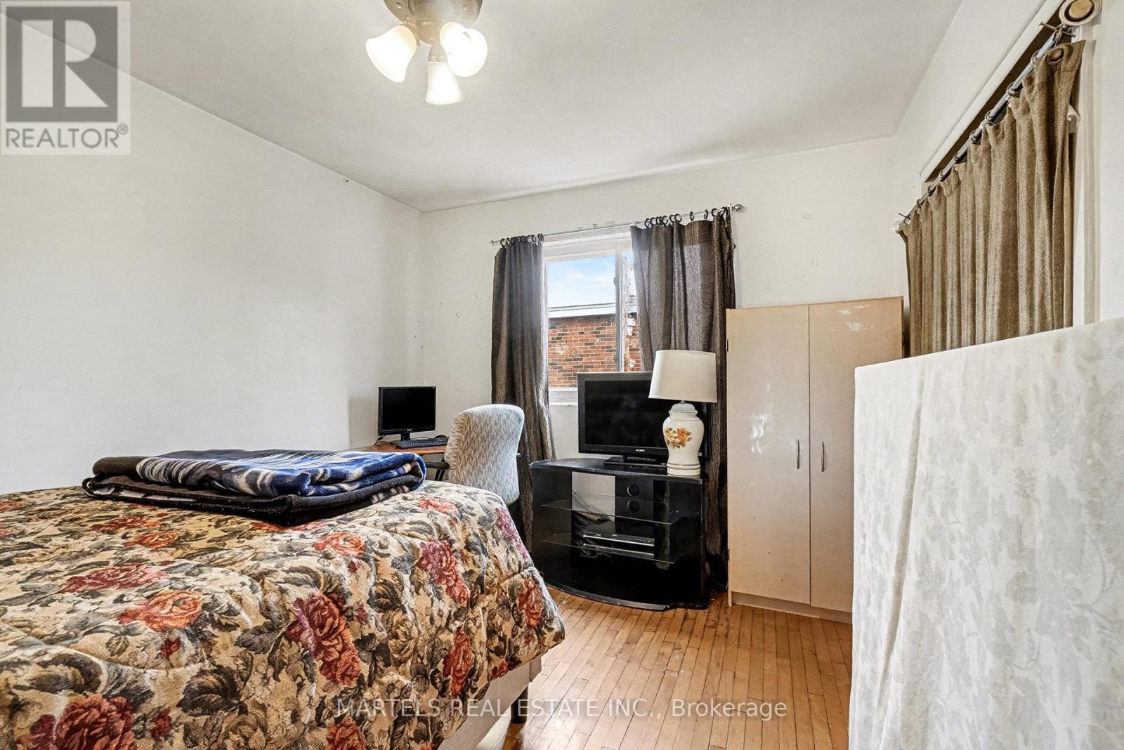 109 Lavergne Street, Ottawa, ON - Indoor Photo Showing Bedroom