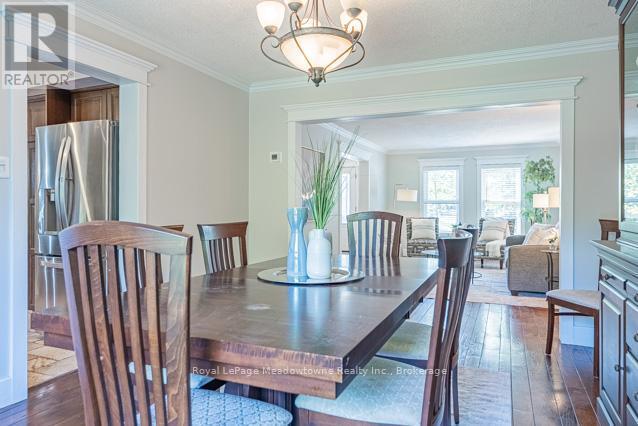518 Grand Ridge Drive, Cambridge, ON - Indoor Photo Showing Dining Room