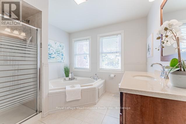 518 Grand Ridge Drive, Cambridge, ON - Indoor Photo Showing Bathroom