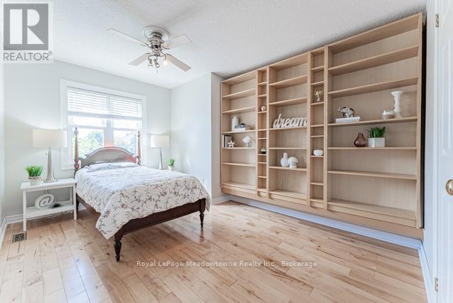 518 Grand Ridge Drive, Cambridge, ON - Indoor Photo Showing Bedroom