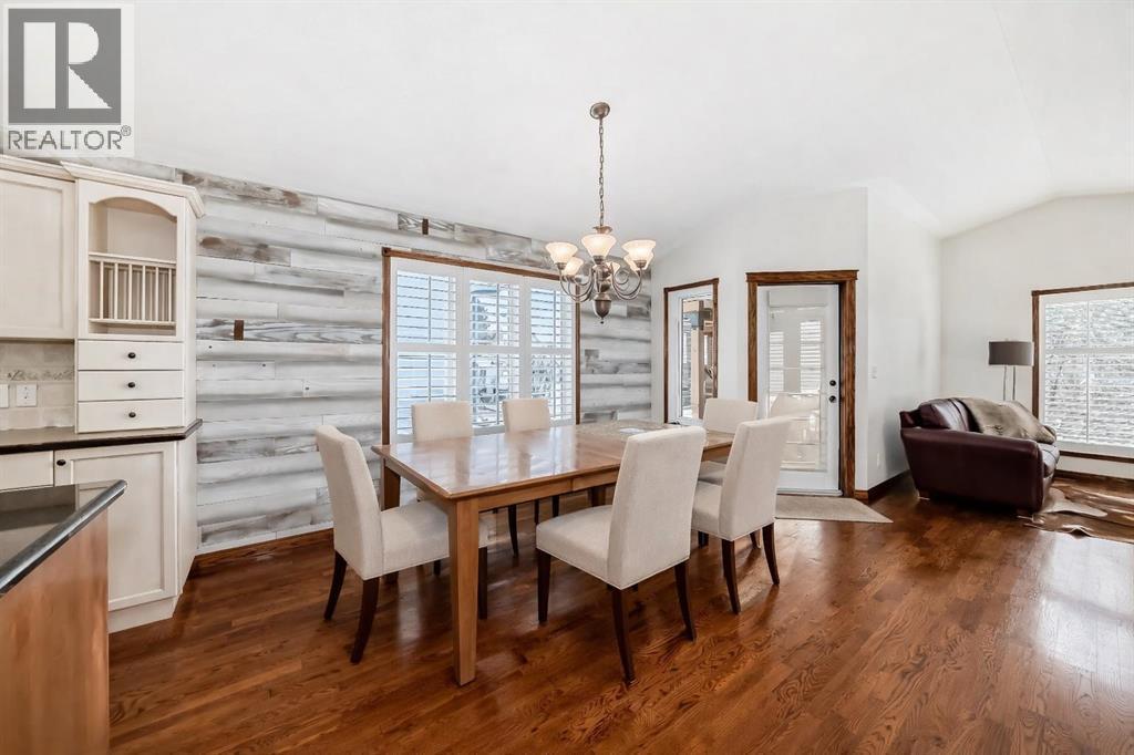 5647 55 Avenuecrescent, Innisfail, AB - Indoor Photo Showing Dining Room