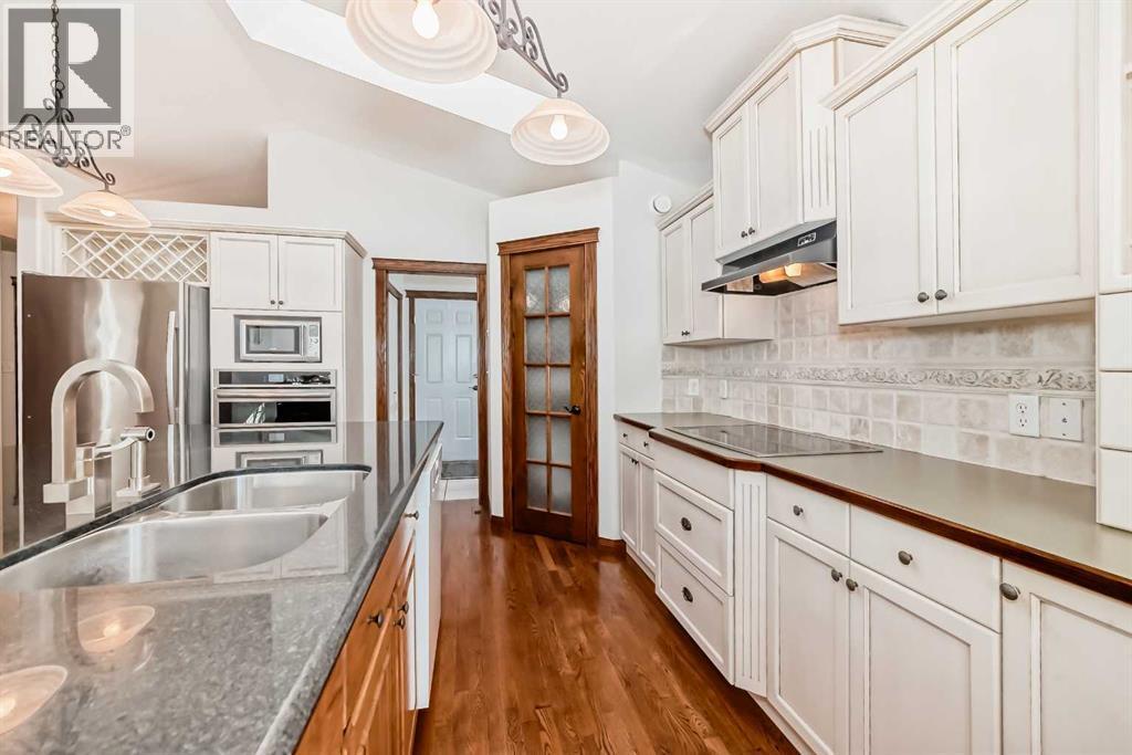 5647 55 Avenuecrescent, Innisfail, AB - Indoor Photo Showing Kitchen With Double Sink With Upgraded Kitchen