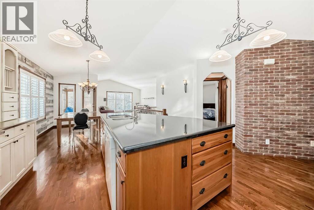 5647 55 Avenuecrescent, Innisfail, AB - Indoor Photo Showing Kitchen With Double Sink