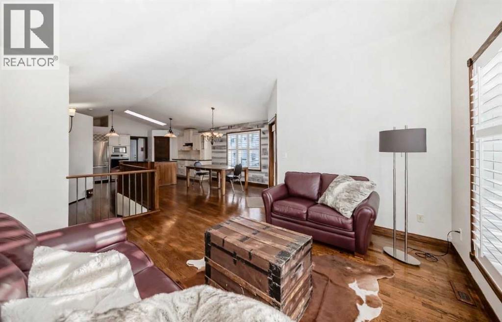 5647 55 Avenuecrescent, Innisfail, AB - Indoor Photo Showing Living Room