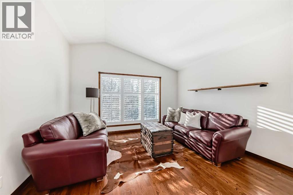 5647 55 Avenuecrescent, Innisfail, AB - Indoor Photo Showing Living Room
