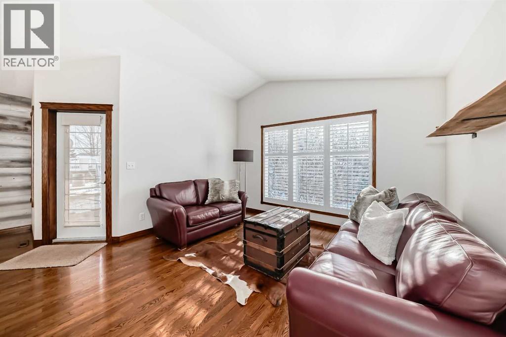 5647 55 Avenuecrescent, Innisfail, AB - Indoor Photo Showing Living Room