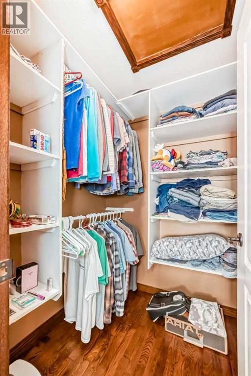 5647 55 Avenuecrescent, Innisfail, AB - Indoor With Storage