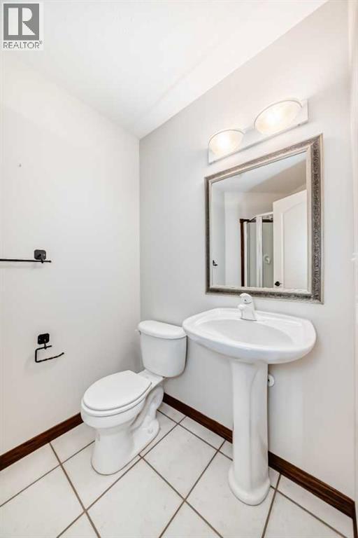 5647 55 Avenuecrescent, Innisfail, AB - Indoor Photo Showing Bathroom