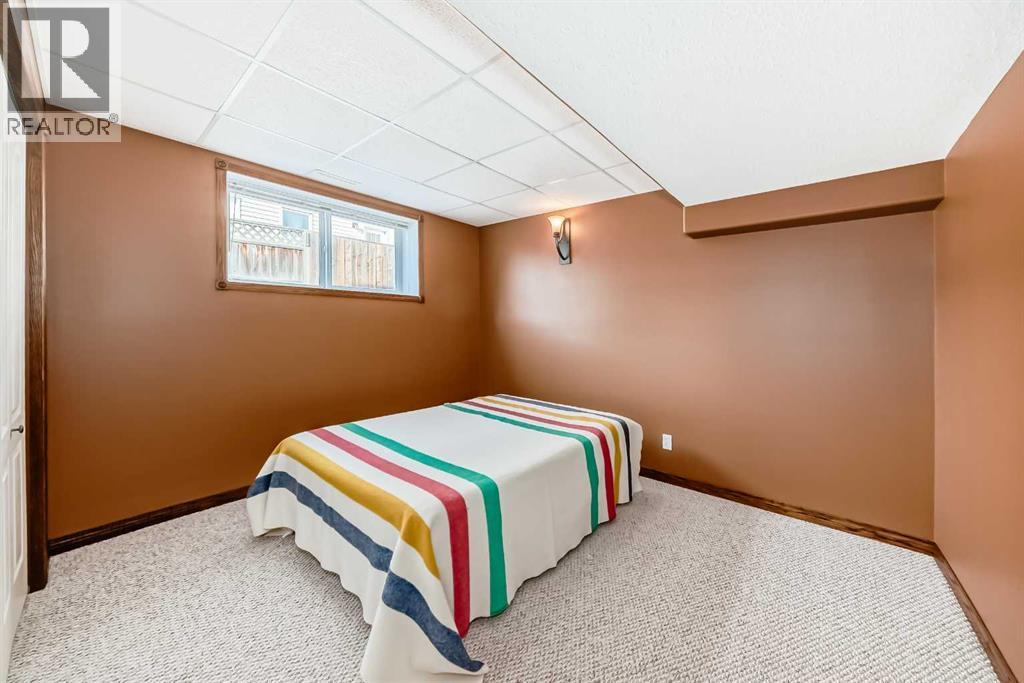 5647 55 Avenuecrescent, Innisfail, AB - Indoor Photo Showing Bedroom